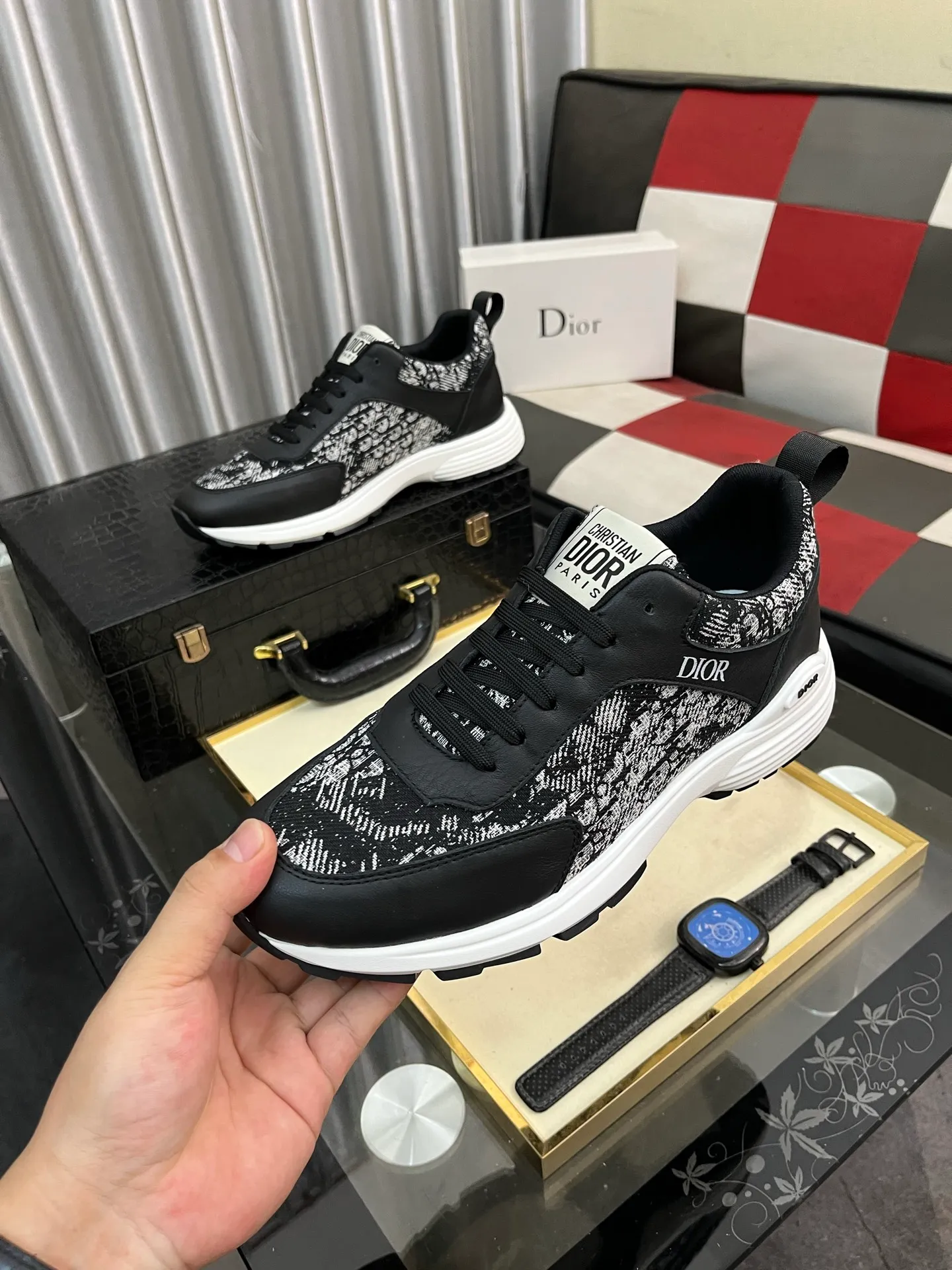 Men's shoes 💰440⌚️⌚️[Dior] The toe box is designed to be a bit wider. The upper foot comfort is perfect. The thread is beautiful. It fits the pants perfectly and is versatile. Decorated with various classic details. It is an ideal choice for daily styling. It can be matched with various casual items to create exquisite looks. Fabric: First-layer cowhide/lining sheepskin TPU original outsole Size: 38-443️⃣Colors available